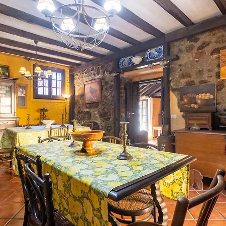Home2book Traditional With Terrace & Pool Tatil Evi