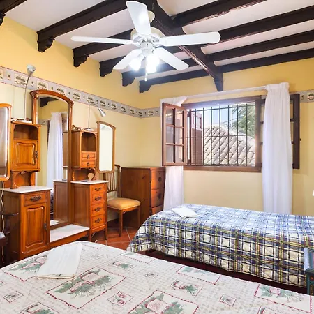 Home2book Traditional With Terrace & Pool Tatil Evi *