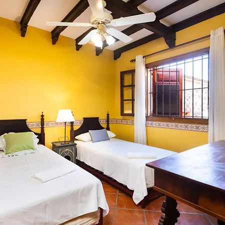 Home2book Traditional With Terrace & Pool Tatil Evi *