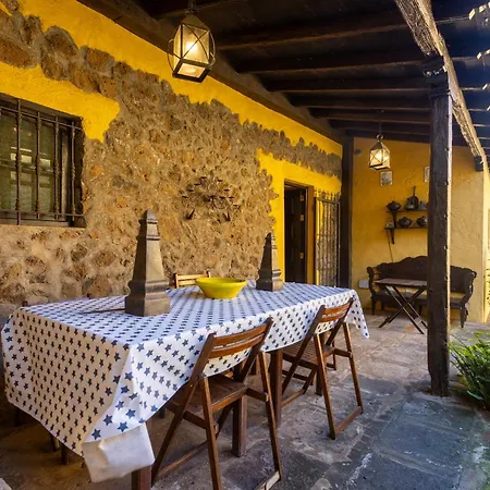 Home2book Traditional With Terrace & Pool Tatil Evi *
