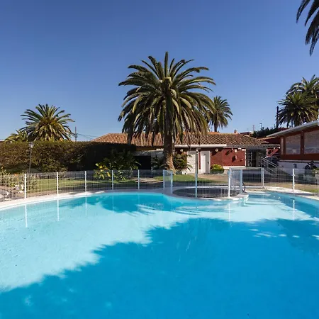 Home2book Traditional With Terrace & Pool Tatil Evi